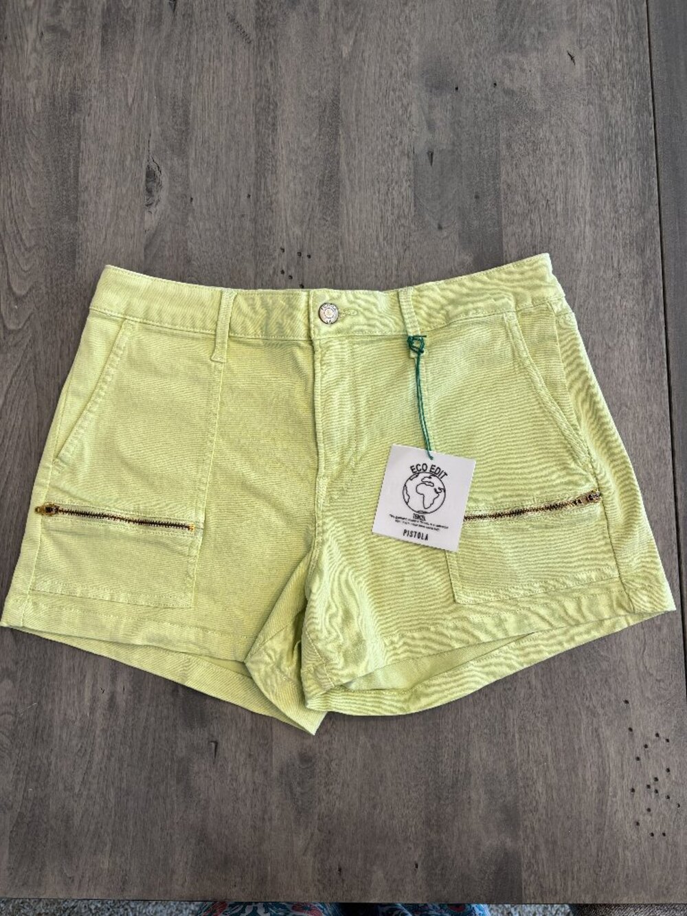 Pistola Women's Limeade stretch cargo short size 29-NEW